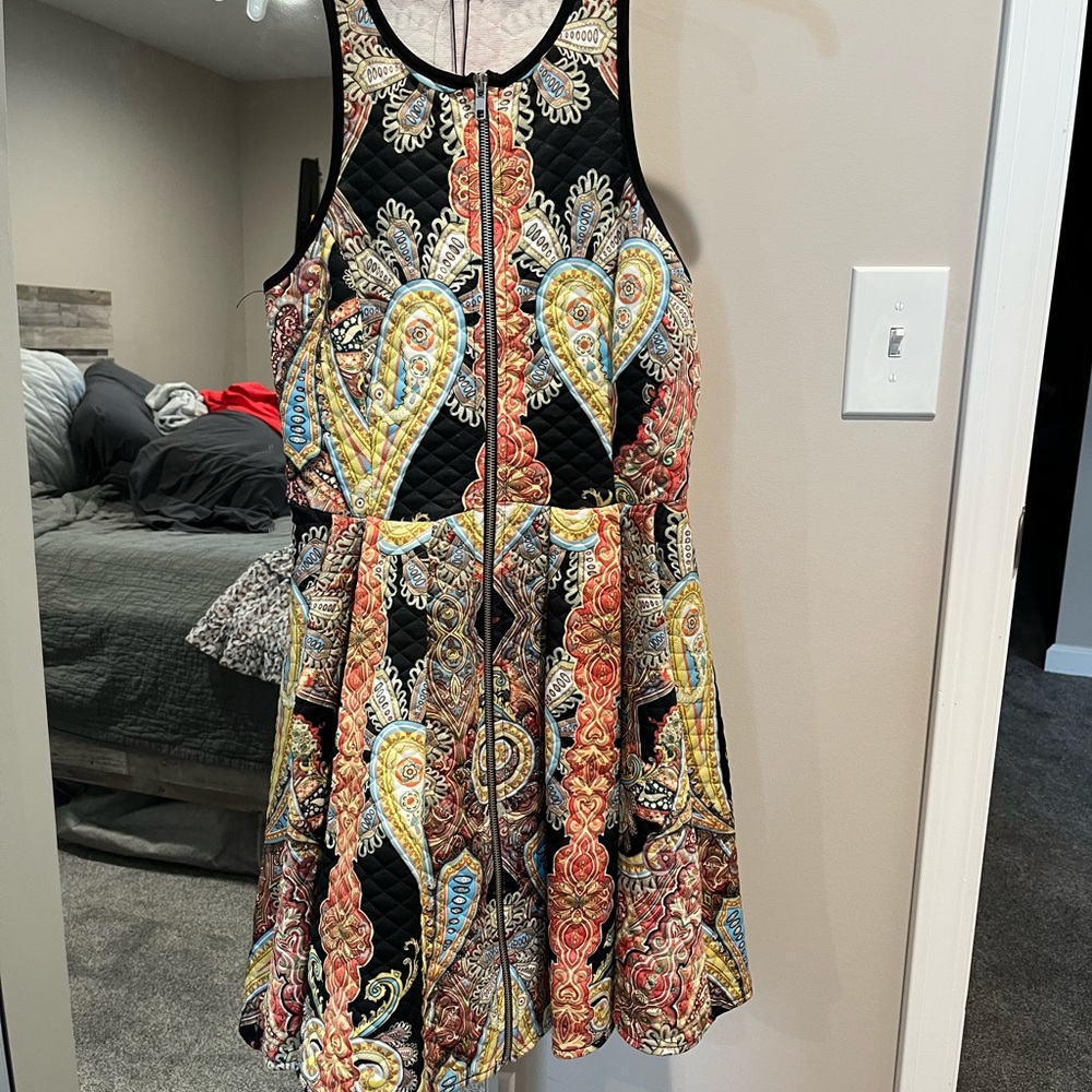 Small zip-up printed dress